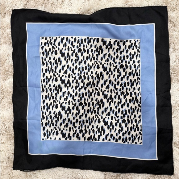 Banana Republic Accessories - Banana Republic Leopard Print Scarf